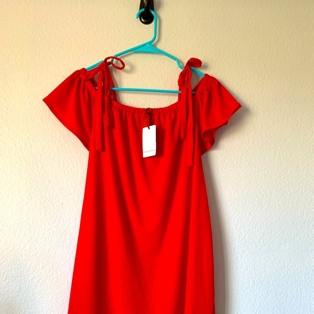 Green Envelope - Red Dress